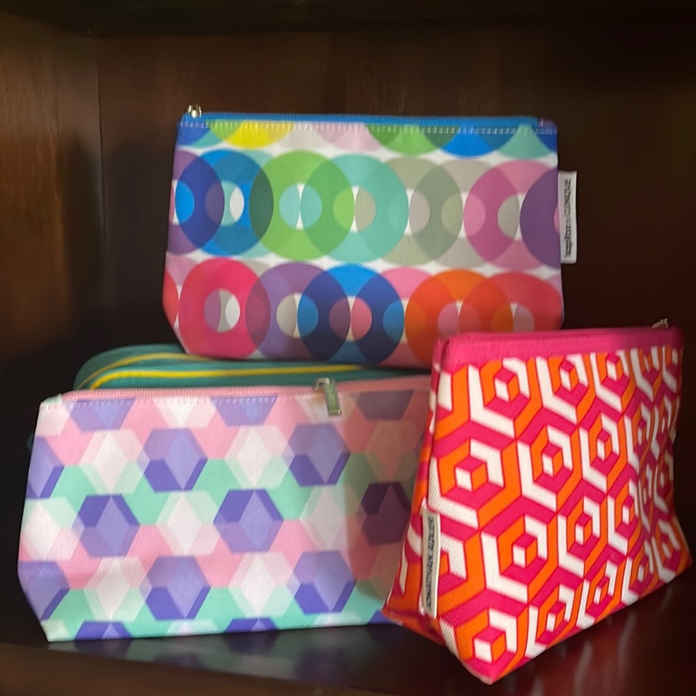 NWOT Clinique make up bag collection (4)
